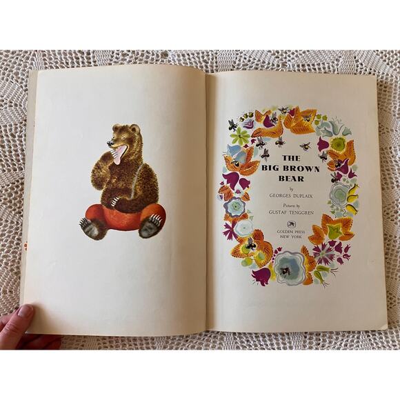 1947 The Big Brown Bear: Big Golden Book by Georges Duplaix & Gustaf Tenggren - Picture 6 of 9